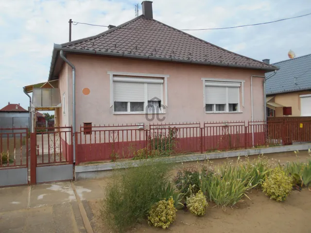 Eladó ház Döge 94 nm