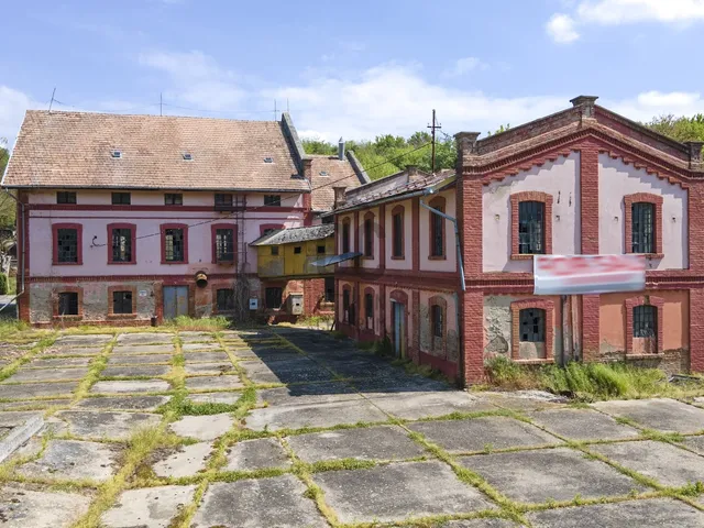 Eladó kereskedelmi és ipari ingatlan Hőgyész 1070 nm