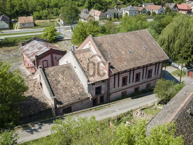 Eladó kereskedelmi és ipari ingatlan Hőgyész 1070 nm