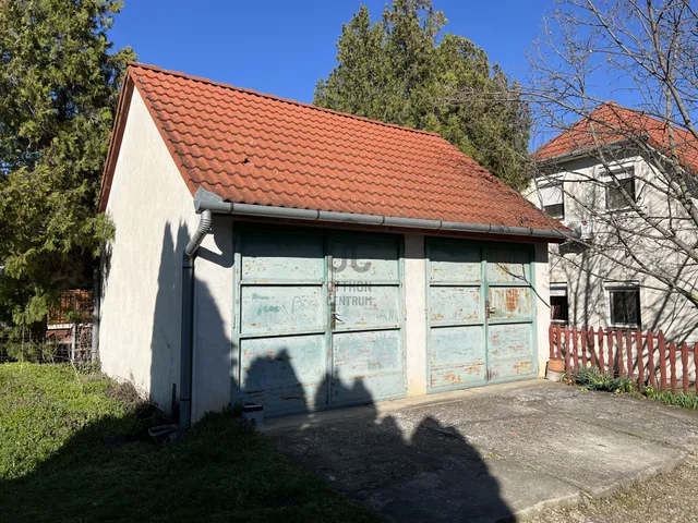 Eladó garázs Szekszárd 14 nm
