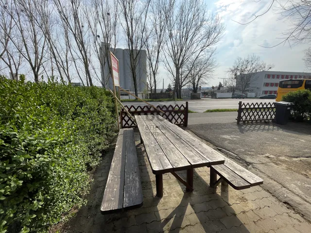 Eladó kereskedelmi és ipari ingatlan Szekszárd 21 nm