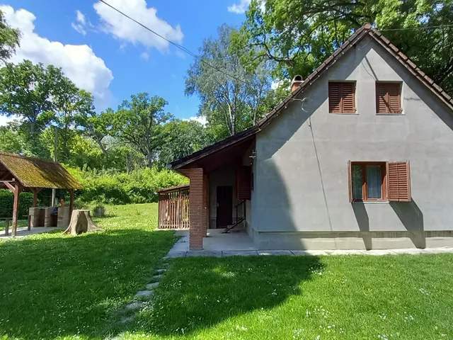 Eladó nyaraló Bogyiszló 54 nm