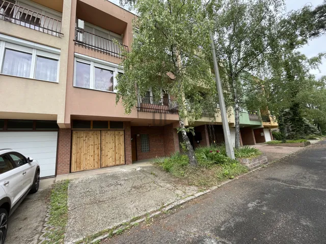 Eladó ház Szekszárd, Bakta 187 nm