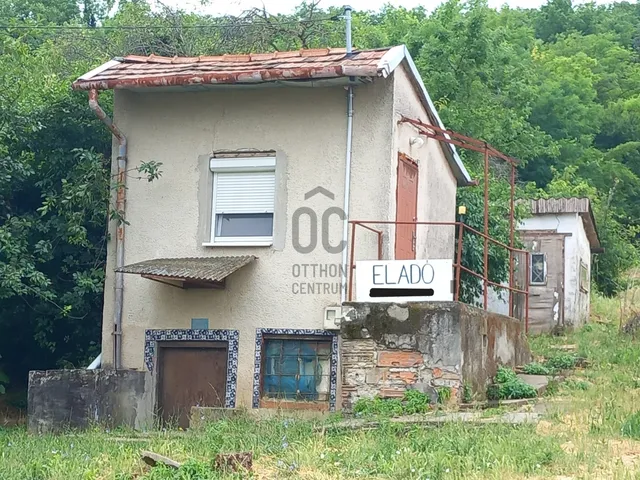 Eladó mezőgazdasági ingatlan Szekszárd 1235 nm