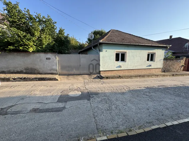 Eladó ház Szekszárd, Babits Mihály utca 280 nm