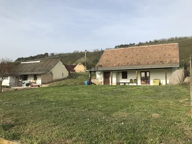Eladó ház Szakály 42 nm