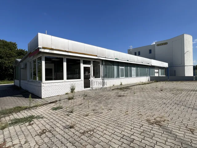 Kiadó kereskedelmi és ipari ingatlan Szekszárd 330 nm
