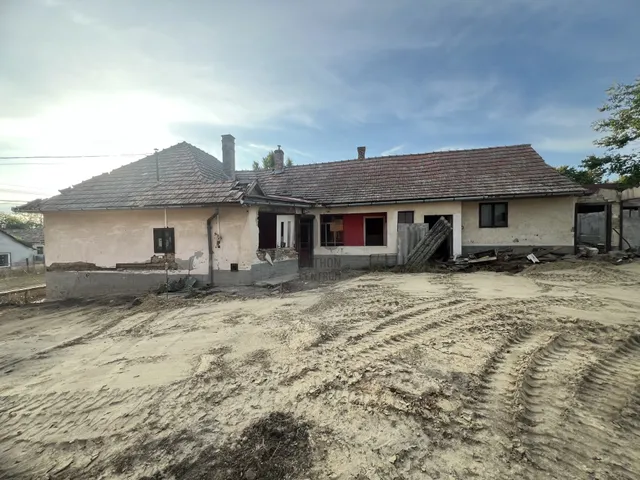 Eladó ház Szedres 79 nm