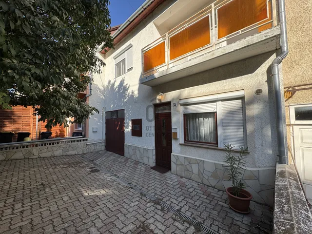 Eladó ház Szekszárd, Bakta 214 nm