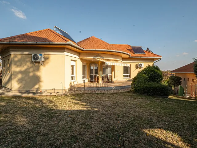 Eladó ház Szekszárd 256 nm