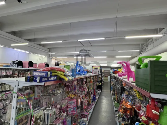 Kiadó kereskedelmi és ipari ingatlan Szekszárd 1671 nm