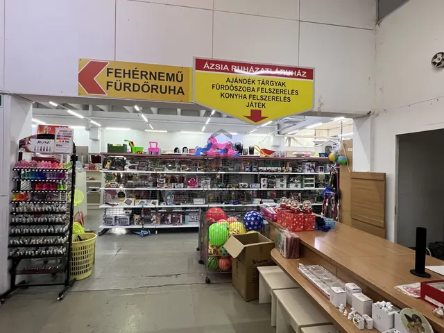 Eladó kereskedelmi és ipari ingatlan Szekszárd 1671 nm