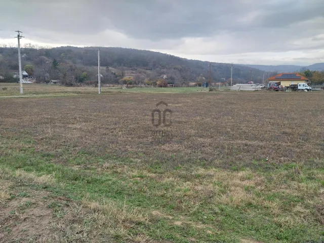 Eladó mezőgazdasági ingatlan Szekszárd, Szőlőhegy 3734 nm