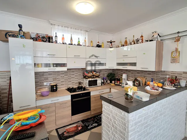 Eladó ház Tolna, Mözs 104 nm