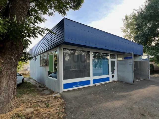 Eladó kereskedelmi és ipari ingatlan Szekszárd 117 nm
