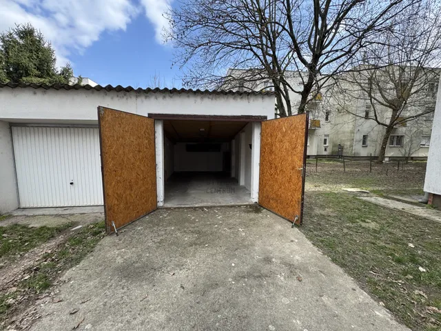 Eladó garázs Szekszárd, Pollack Mihály lakótelep 16 nm