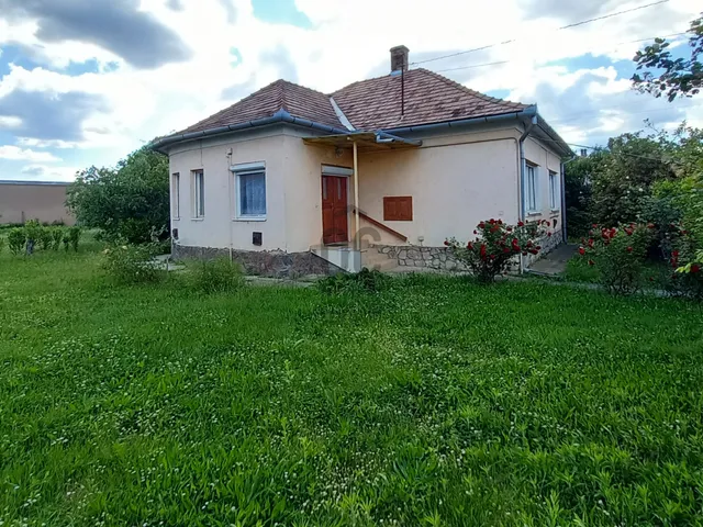 Eladó ház Szekszárd, Alsóváros 75 nm