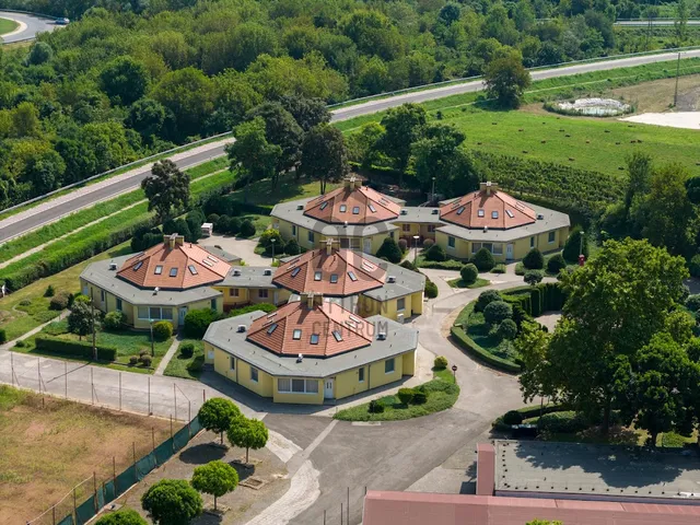 Eladó kereskedelmi és ipari ingatlan Szekszárd, Palánkihegy 2702 nm