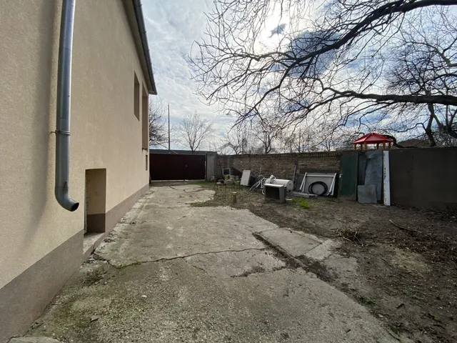 Eladó ház Paks 210 nm
