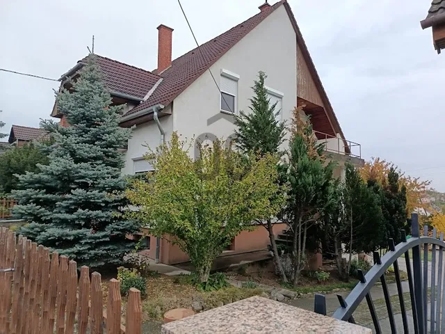 Eladó ház Paks, Lakótelep 150 nm