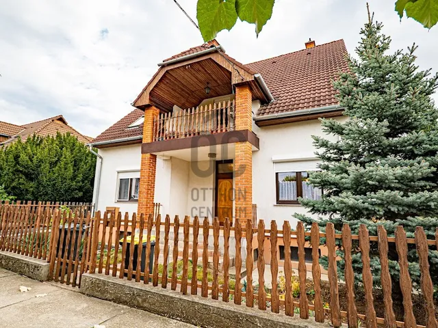 Eladó ház Paks, Lakótelep 150 nm