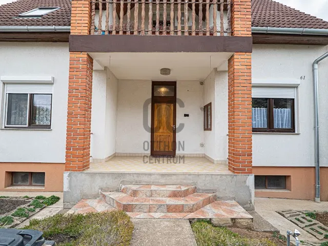 Eladó ház Paks, Lakótelep 150 nm