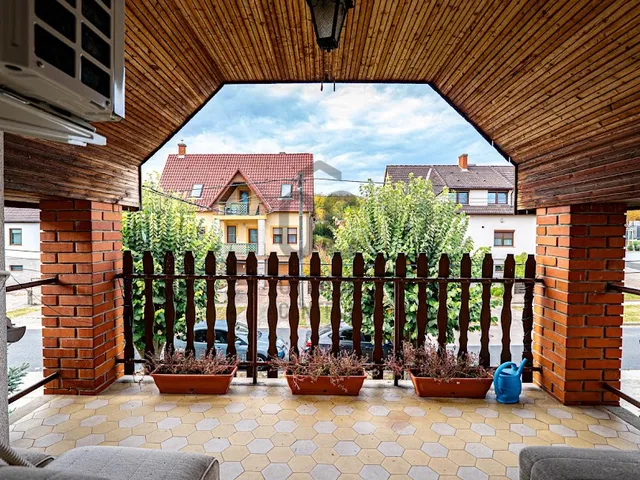 Eladó ház Paks, Lakótelep 150 nm