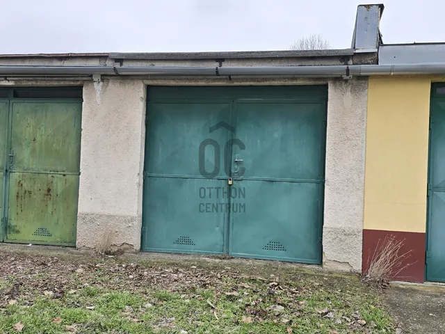 Eladó garázs Paks, Lakótelep