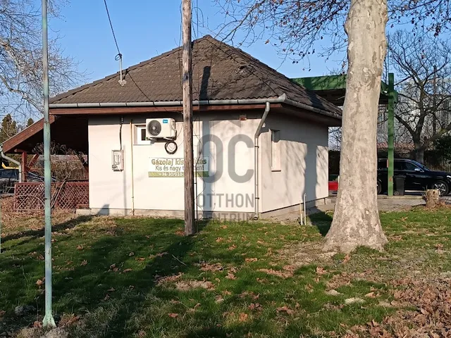 Eladó kereskedelmi és ipari ingatlan Szakmár 40 nm