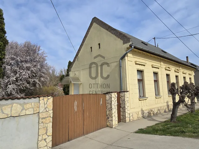 Eladó ház Kölesd 190 nm