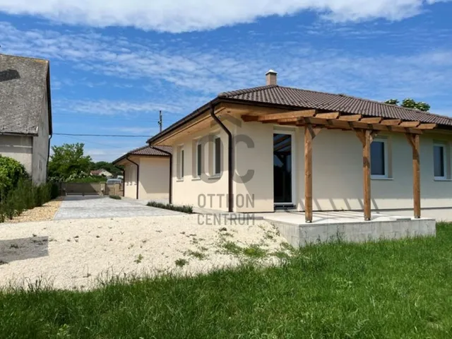 Eladó ház Dunaföldvár 93 nm