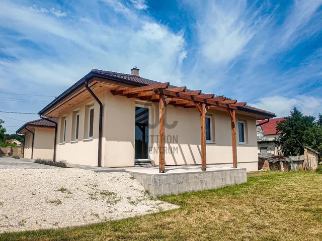 Eladó ház Dunaföldvár 93 nm