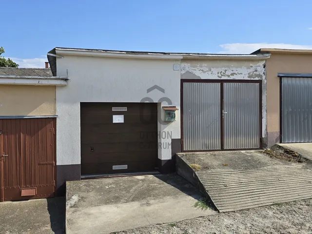 Eladó garázs Paks, Lakótelep 19 nm