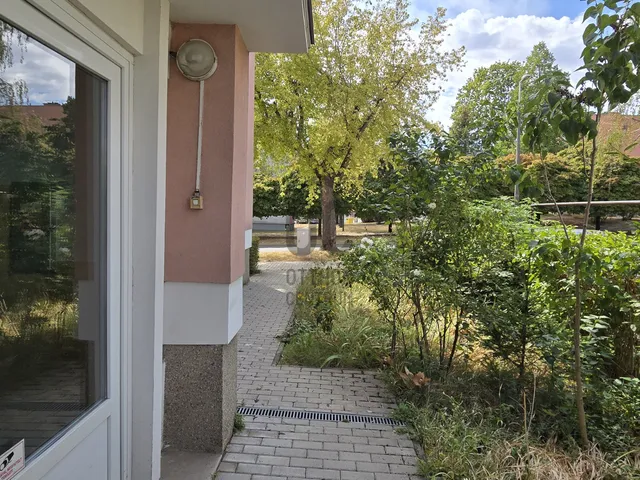 Eladó lakás Paks, Lakótelep 73 nm