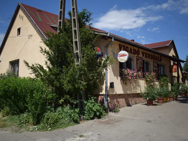 Eladó kereskedelmi és ipari ingatlan Pécs, Nagyárpád 200 nm