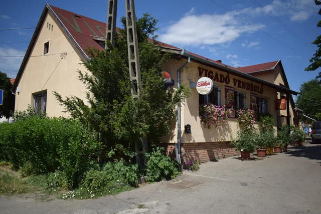 Eladó kereskedelmi és ipari ingatlan Pécs, Nagyárpád 200 nm