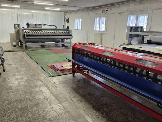 Eladó kereskedelmi és ipari ingatlan Pécs, Gyárváros 325 nm
