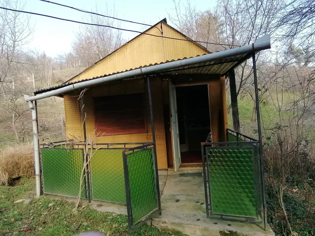 Eladó üdülő és hétvégi ház Pécs, Ürög 18 nm