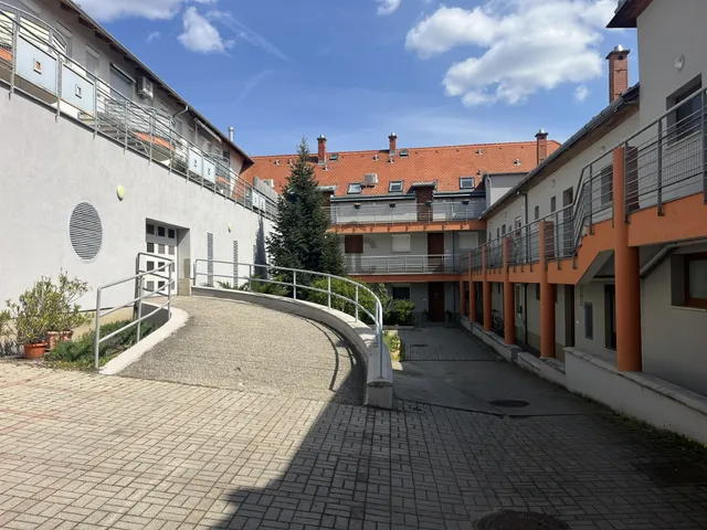 Eladó garázs Dombóvár 20 nm