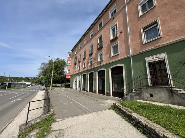 Eladó kereskedelmi és ipari ingatlan Kömlő 165 nm