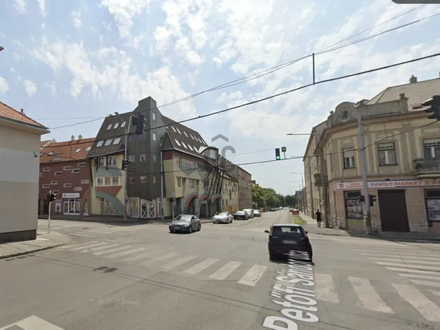 Kiadó garázs Pécs, Belváros 15 nm