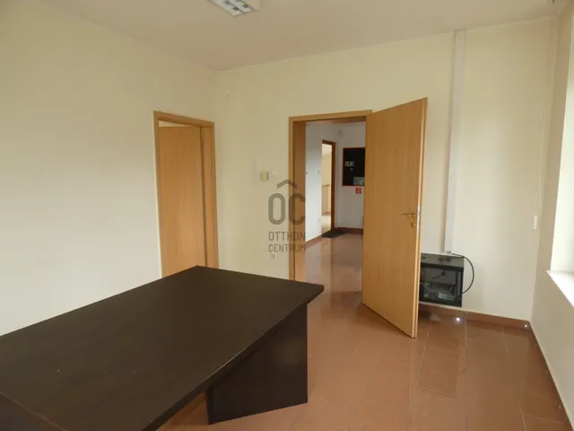 Kiadó kereskedelmi és ipari ingatlan Pécs, Basamalom 47 nm