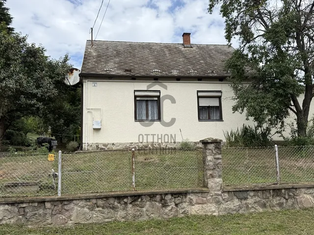 Eladó ház Komló, Gesztenyés 70 nm