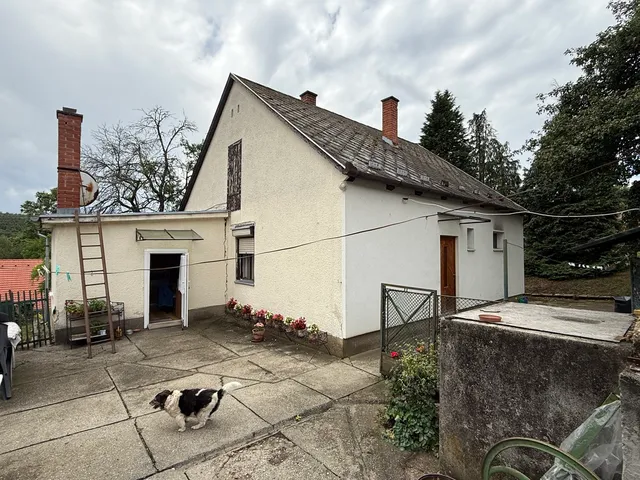 Eladó ház Komló, Gesztenyés 70 nm