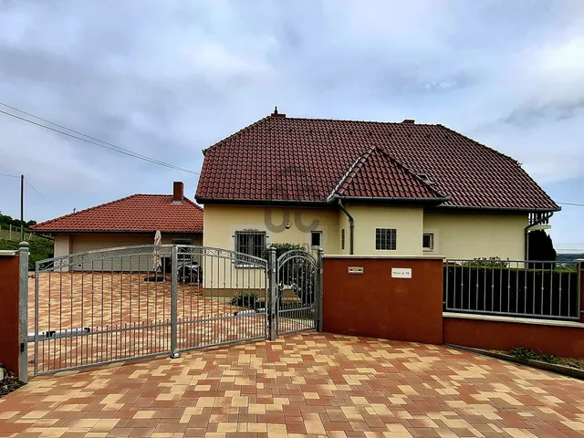 Eladó ház Pécsvárad 215 nm