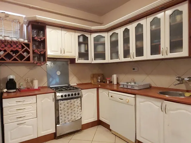 Eladó ház Pécs, Hird 200 nm