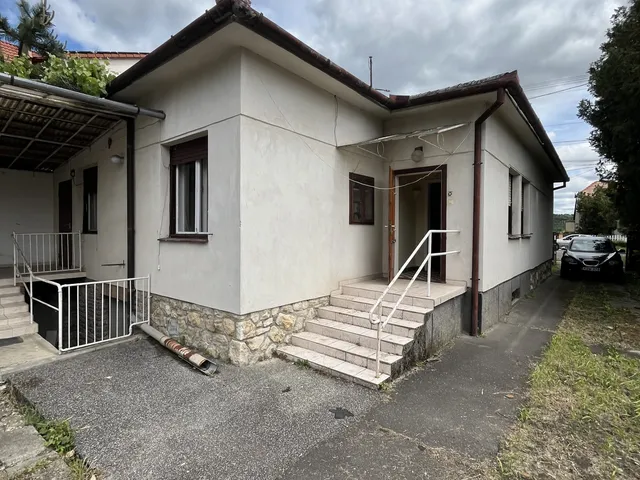 Eladó ház Pécs, Bánom 96 nm