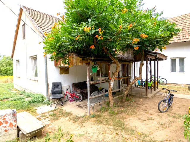 Eladó ház Pécs, Újhegy 230 nm
