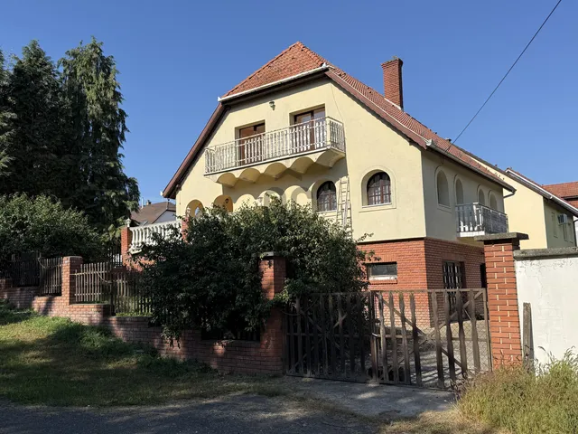 Eladó ház Komló, Mecsekfalu 160 nm