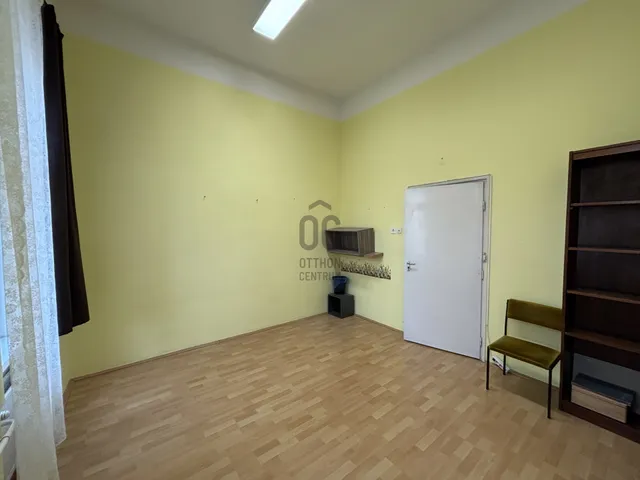 Kiadó kereskedelmi és ipari ingatlan Pécs, Belváros